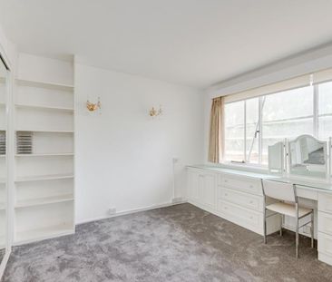 3 bedroom flat to rent - Photo 4