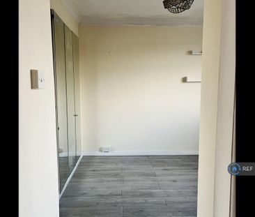 3 bedroom end of terrace house to rent - Photo 1