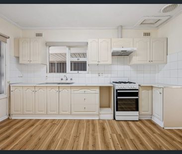 Practical 3 bedroom home - Photo 3