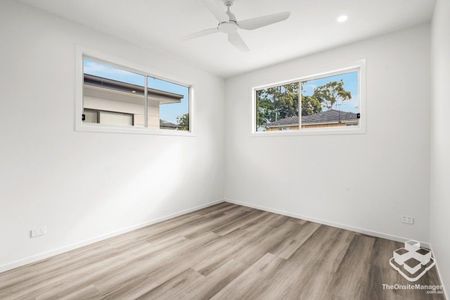 Spacious Near-New Family Home with Ducted Air Con - Photo 3
