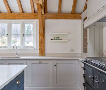 A beautifully presented oast house on the outskirts of Cranbrook - Photo 5