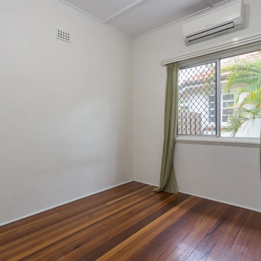 32 Kanumbra Street, Coorparoo. - Photo 1