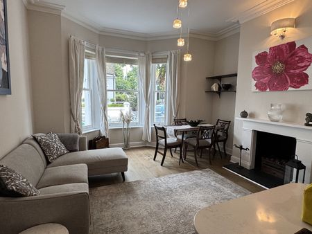 2 Bed Flat, Terrace, SW10 - Photo 2