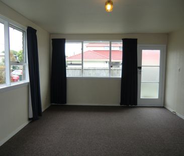 Front 2 bedroom unit in quiet Riccarton block - Photo 4