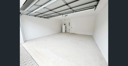 Stylish & Spacious Modern Townhouse in Prime Bowden Location - Photo 4