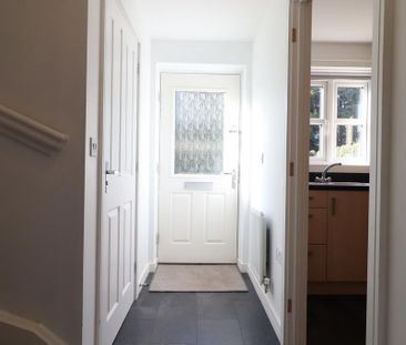 2 bedroom end of terrace house to rent - Photo 3