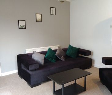 Large Double Room- Easy access to City - Photo 1