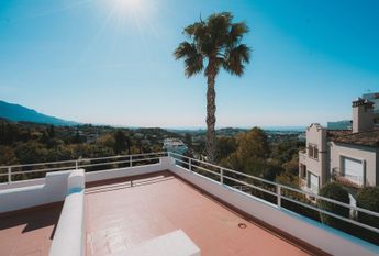 Villa with Sea Views for Rent in La Quinta Golf