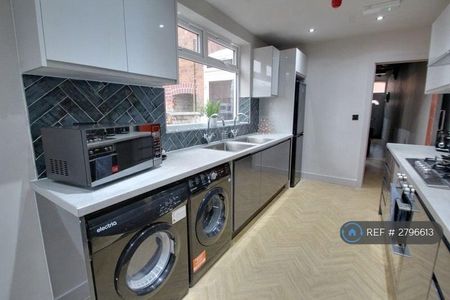 1 bedroom in a house share to rent - Photo 3