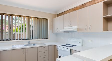 3 BEDROOM LOW MAINTENANCE TOWNHOUSE - Photo 3