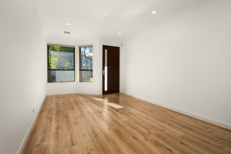 Stylish 4 Bedroom Family Home - Photo 2