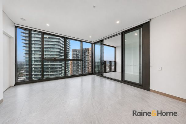 Skyline & Harbour Bridge Views 2 bed 2 bath 1 car space for lease (6 Months lease) - Photo 1