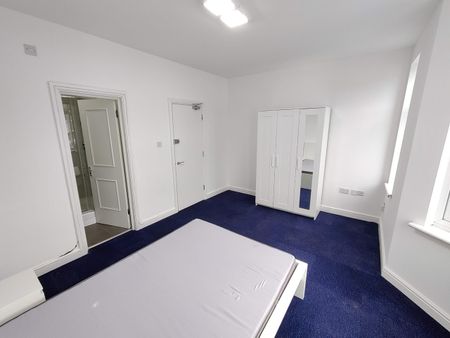 4 Bed Terraced House, Farnborough Avenue, E17 - Photo 4