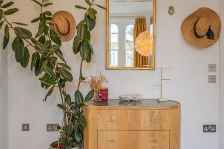 4 bedroom end of terrace house to rent - Photo 4