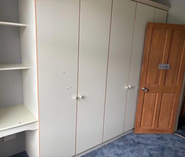 3 bedroom end of terrace house to rent - Photo 6