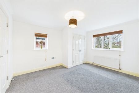 2 bedroom Flat in Green Lane, Windsor - Photo 5