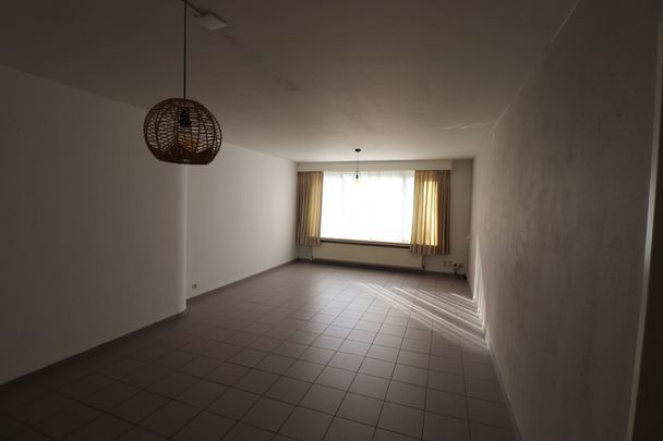 Een instapklaar appartement op de benedenverdieping links van de rechter ingang - met terras en garage. - Photo 1