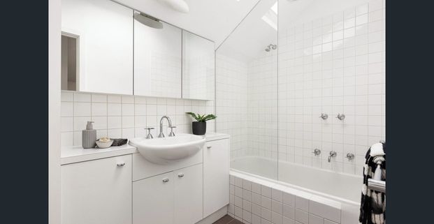 TOWNHOUSE IN QUIET BAYSIDE POCKET - Photo 1