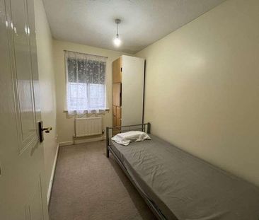 Searles Drive, London, E6 - Photo 1