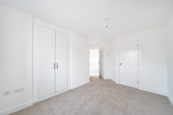 River Bank Close - Photo 1