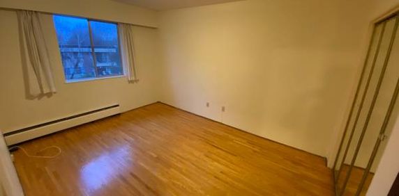 Beautiful 1 Bedroom Apartment - Photo 2