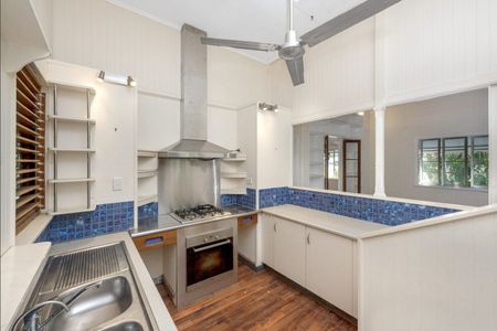 Spacious Queenslander with Pool in Belgian Gardens - Photo 4