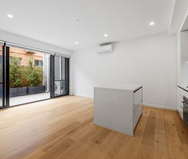 CHIC GROUND FLOOR LIVING IN ORMOND - Photo 3