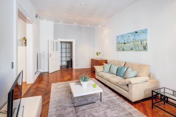 Living in a stately historic building in prime location - Photo 1