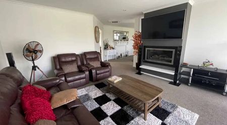 16 Edgeview Crescent - Photo 2