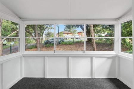 Neat & Tidy One Bedroom Rental in Hazelbrook - Photo 4