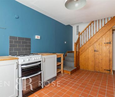 2 bedroom end of terrace house to rent - Photo 2