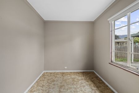 Three Bedroom Family Home with Garage - Photo 3