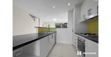 Spacious townhouse with lots to offer - Photo 2