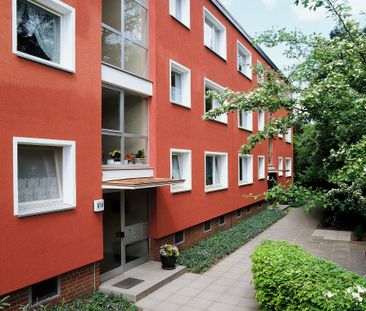 Großzügige 2 1/2-Zimmer-Wohnung mit großer verglaster Loggia! - Photo 1