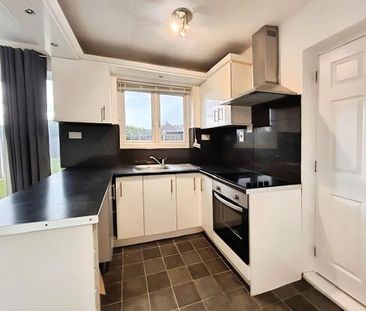4 bedroom semi-detached house to rent - Photo 3
