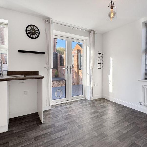 3 bedroom semi-detached house to rent - Photo 1