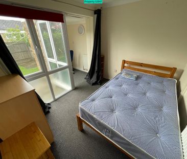 4 bedroom end of terrace house to rent - Photo 6