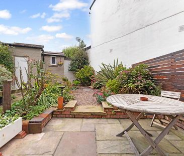 4 bedroom terraced house to rent - Photo 5