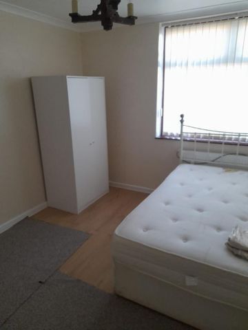 1 bedroom in a house share to rent - Photo 5