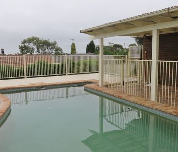 GREAT FAMILY HOME WITH POOL - Photo 3