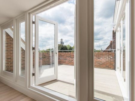 2 King Georges Walk, 5 High Street, Esher, Surrey, KT10 - Photo 4