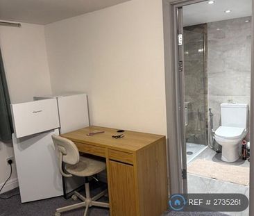 1 bedroom in a house share to rent - Photo 3