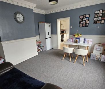 2 bed Terraced - To Let - Photo 4