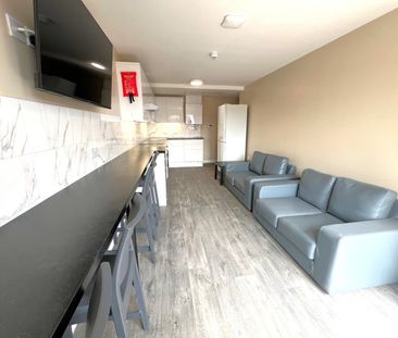 4 Bed Flat, Hepburn Road, BS2 - Photo 2