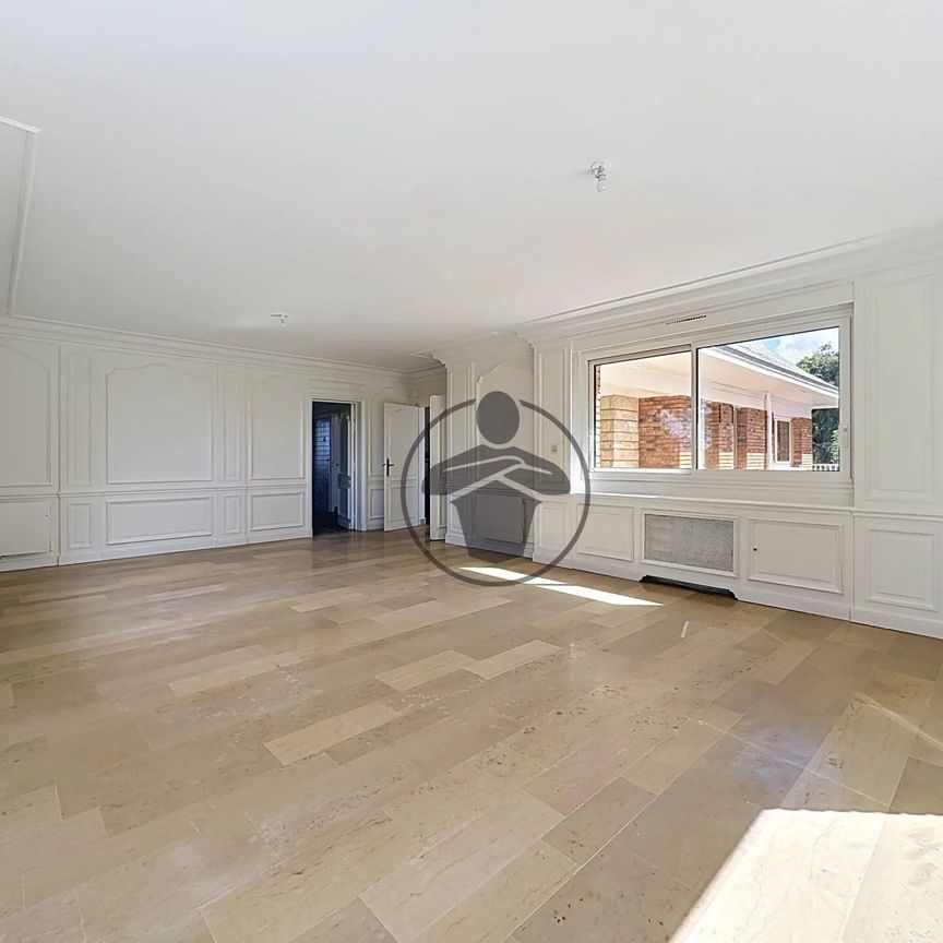 Location Maison 8 pièces 227 m2 à Gricourt - Photo 1