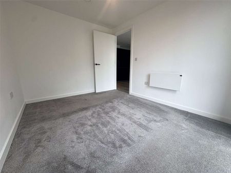 AVAILABLE NOW | One Double Bedroom | Unfurnished | 24 Hour Concierge, Roof Terrace & Co-Working Spaces - Photo 5