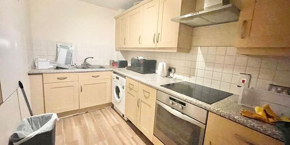 1 bedroom in a flat share to rent - Photo 3