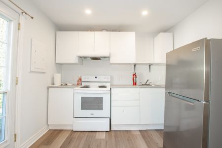 204 Sanford Ave S, Hamilton - All Inclusive 2 Bedroom Apartment - Photo 5