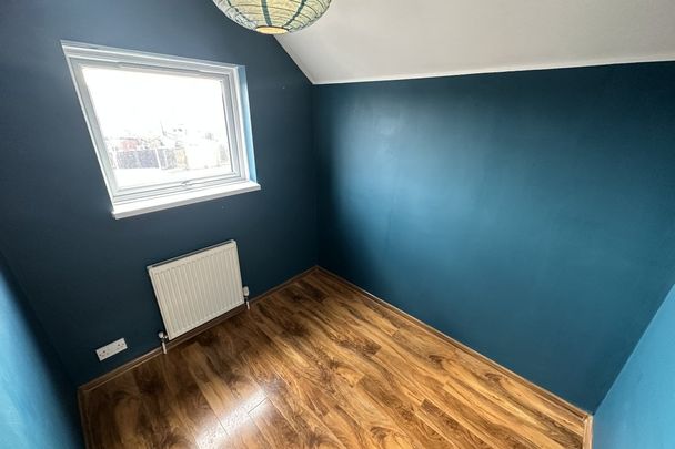 Dickens Avenue - Photo 1