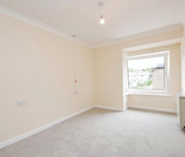 1 bedroom retirement property to rent - Photo 5